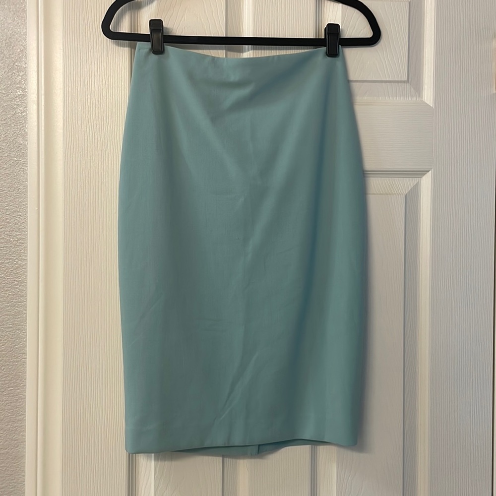 White House black market pencil skirt with exposed zipper in the back